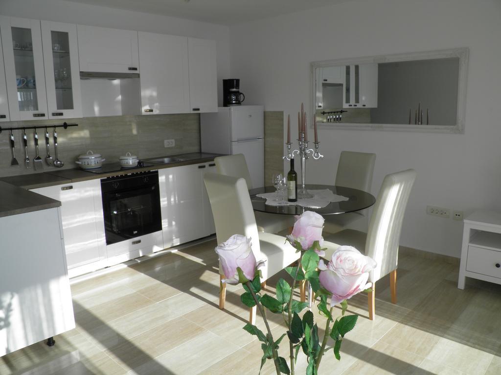 Apartments Perla Dinjiska Экстерьер фото